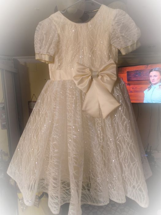 Продам сукню для дівчинки