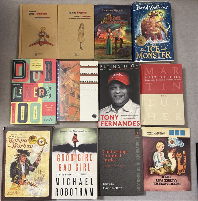 Комплект книг англійською, німецькою і ін