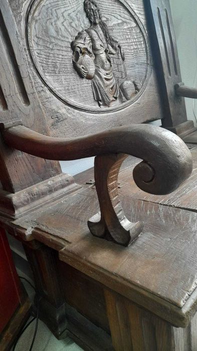 Banco Centenário de Madeira Maciça – Antigo de Mosteiro e Igreja