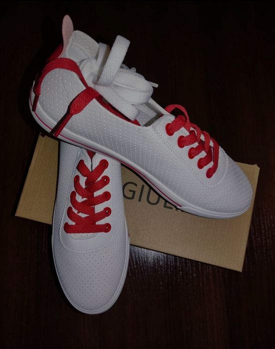 Buty sportowe ażurowe