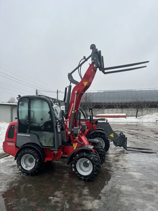 Компактний фронтальний навантажувач Weidemann Hoftrac 1280