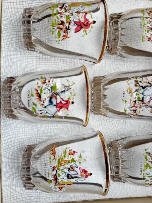 Винтажный набор рюмок "Сцены охоты"