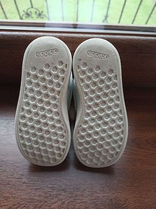 Adidasy dziewczęce 25,5