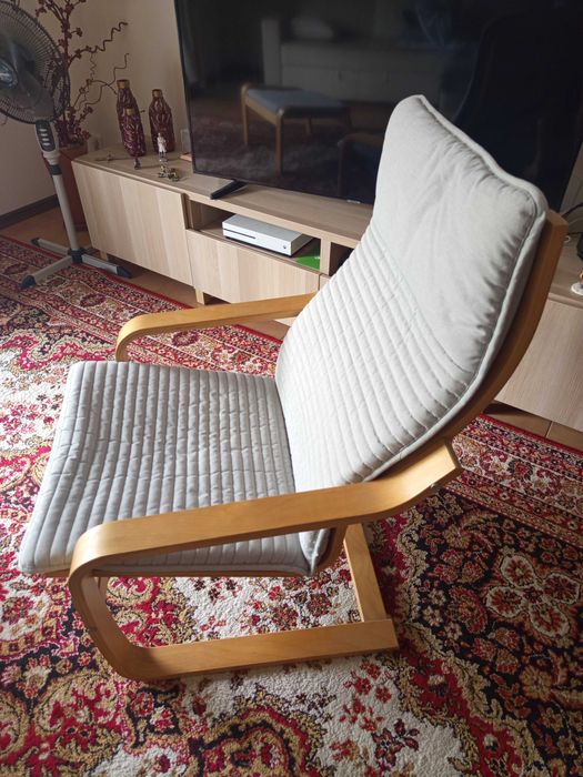 Cadeira de balanço POANG , da IKEA , com apoio para os pés opcional. Estado de novo.