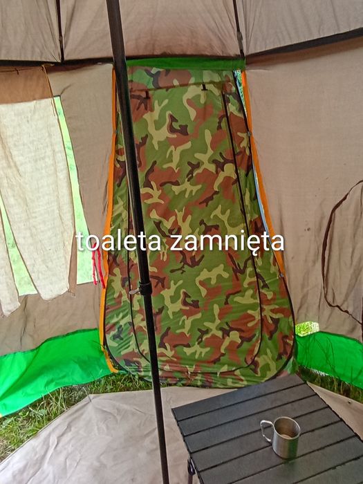 Przystawka-namiot, szybko rozkładająca się z toaletą ,i tunelem do samochodu