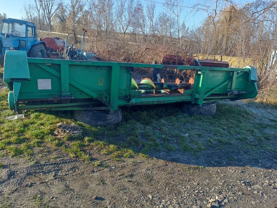 Продам жатку кукурудзну Джон дир