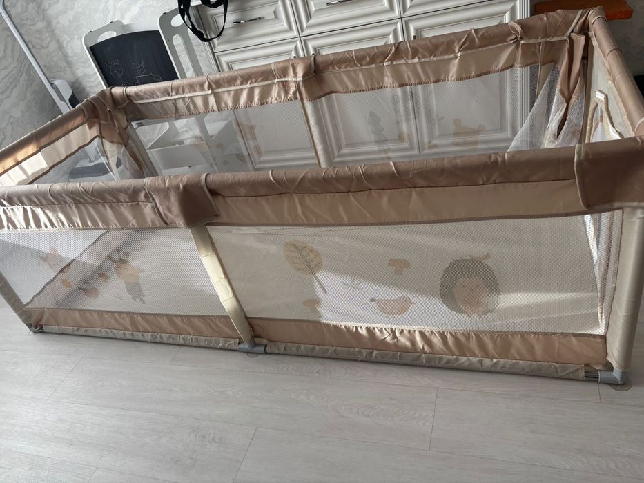 Продам  Дитячий манеж Terrio Hedgehog XL 180x200 см з двома ручками і різнокольоровими м'ячами