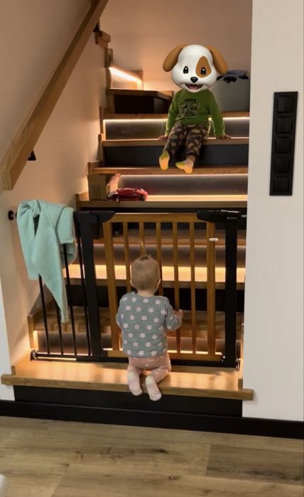 Bramka barierka 75-82 lub 103-110 na schody rozporowa czarna brązowa