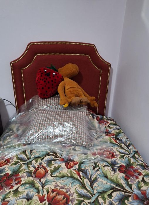 Sommier elevatório de solteiro com cabeceira e colchão