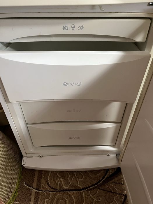 Продам холодильник LG.