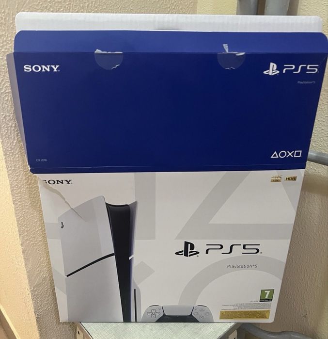 Коробка от PS 5