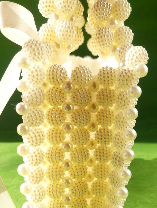 Exclusiva e Única Mala de Pérolas Brancas para Senhora