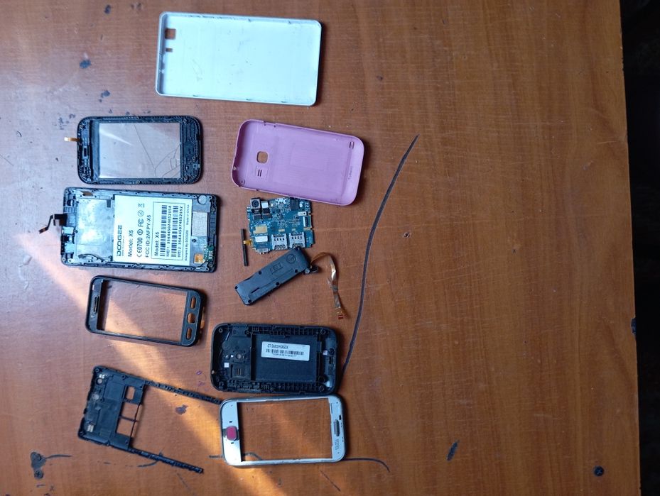 Продам телефони на запчасти ли востановления цена за все