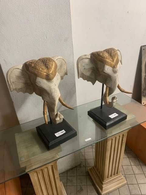Estátuas de elefantes