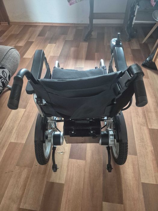 Wózek inwalidzki elektryczny składany  250 w pilot