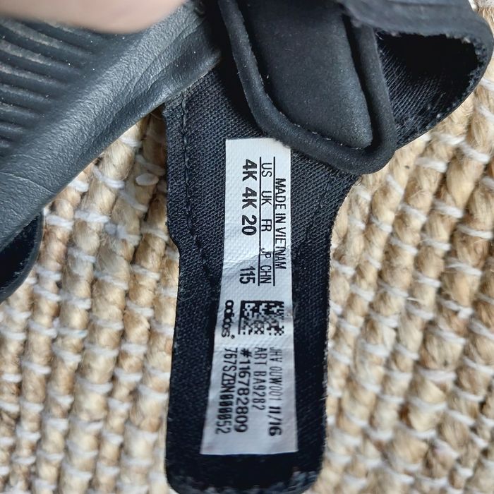 Sandałki Adidas w rozmiarze 20