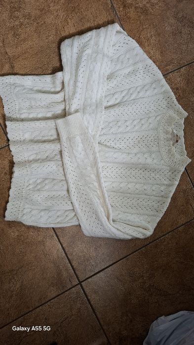 Ecru, modny,krótki sweterek,półgolf