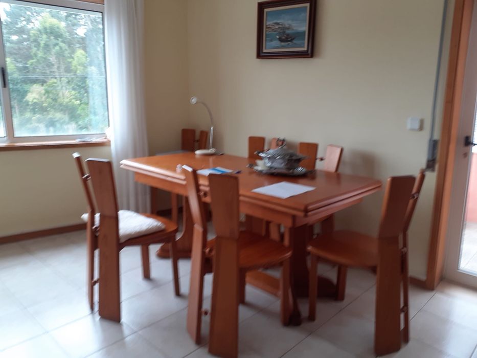Aparador e mesa de sala