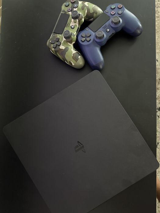 PS4  - Bem estimada com 2 comandos