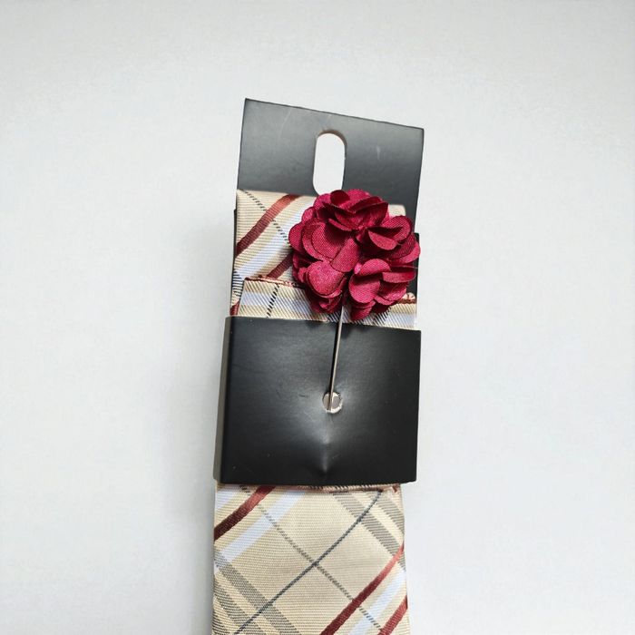 Nowy elegancki zestaw galanteryjny męski krawat poszetka spinka