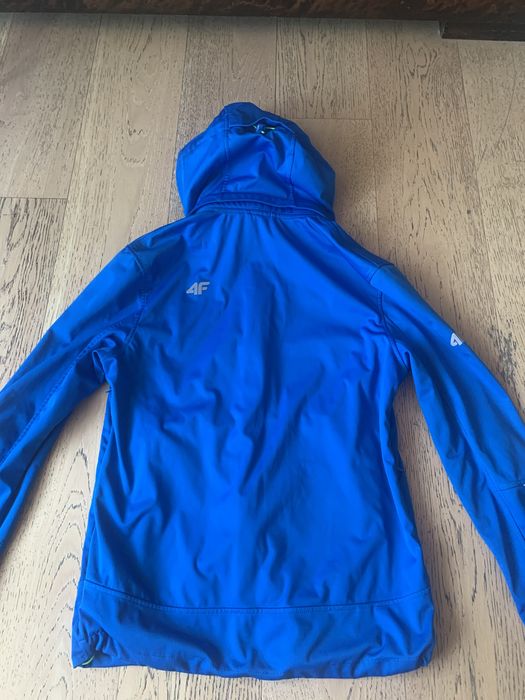 Softshell cienki firmy 4F z odpinanym kapturem
