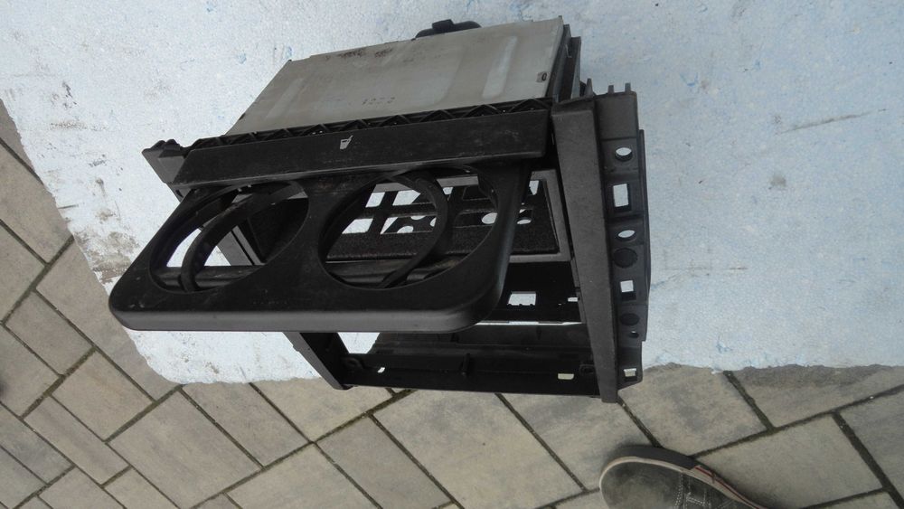 CUP HOLDER Uchwyt Na Kubki VW Golf 4 Volkswagen Golf IV Pólka Oprawka