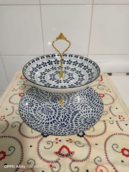 Fruteira ou porta bolo em louça