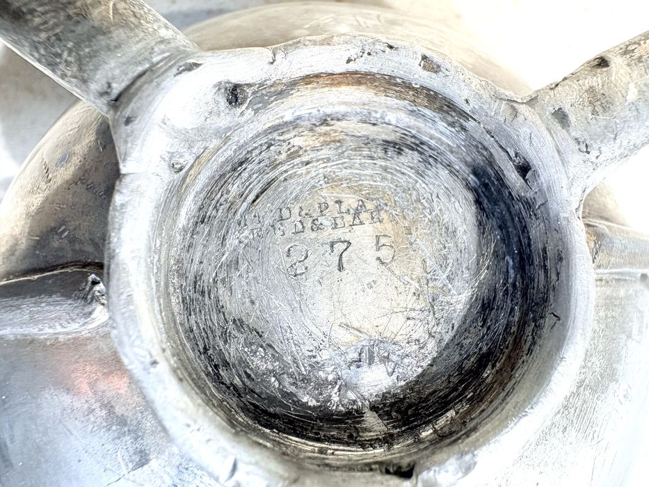 Rara antiga mantegueira / recipiente caviar inglês com banho em prata