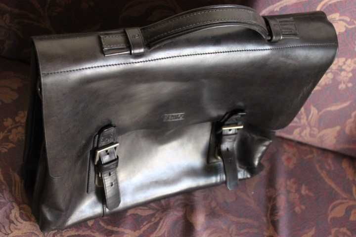 Pasta de pele da marca CAMEL Active