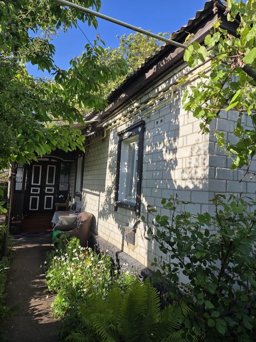 Продам гарний житловий будинок у м. Бахмач