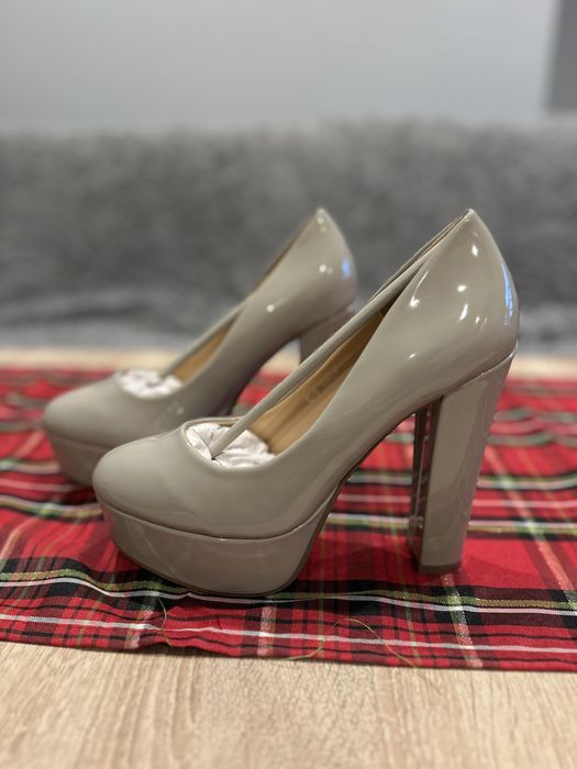 Nowe buty na wysokim obcasie z platforma  rozmiar 38