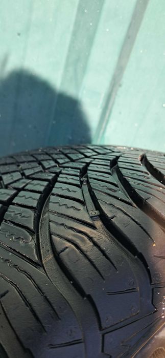 4 jantes R 17 com pneus good year