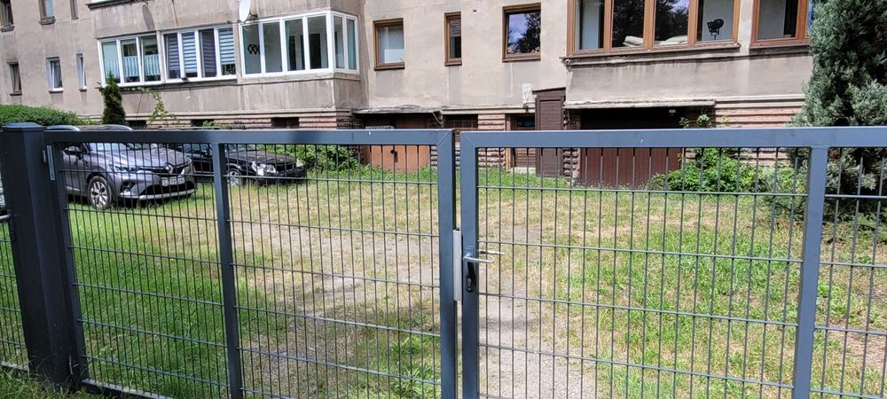 sprzedam garaż w budynku mieszkalnym