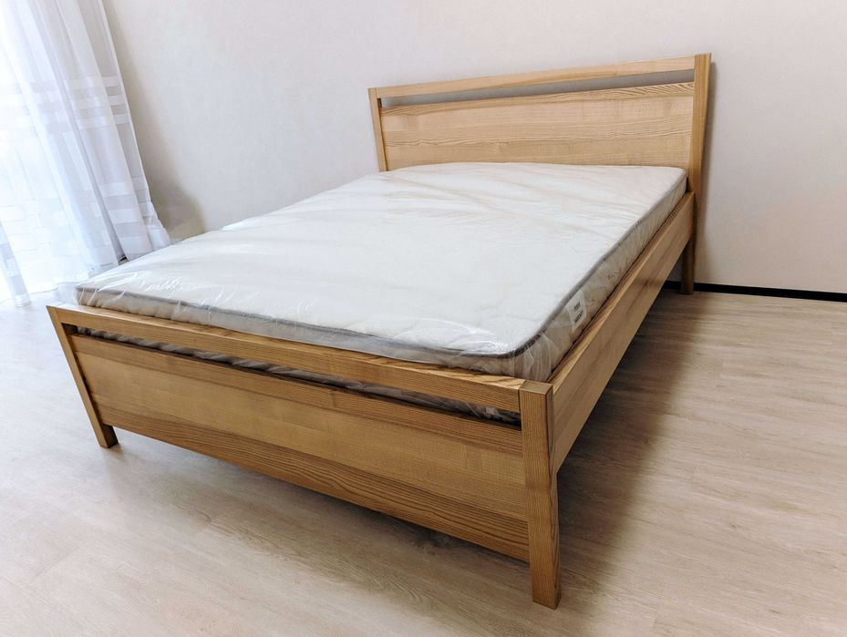 Ліжко з масиву дерева / Натуральні матеріали та надійність