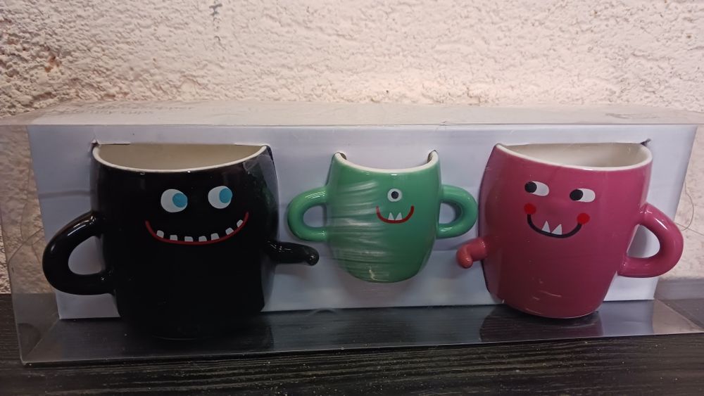 Conjunto 3 canecas portes incluídos