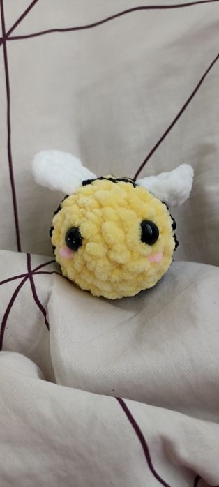 Mała pszczólka na szydełku