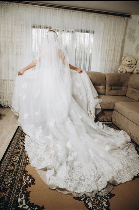 Продається весільна сукня