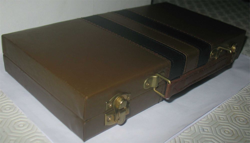 Conjunto de Viagem Vintage de Jogos Tradicionais (Xadrez, Dominós)