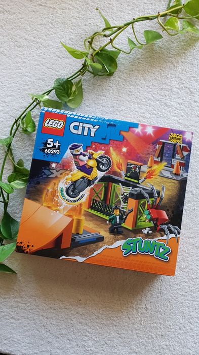 Klocki Lego City 60293 park kaskaderski motor puzzle autko wyścigówka