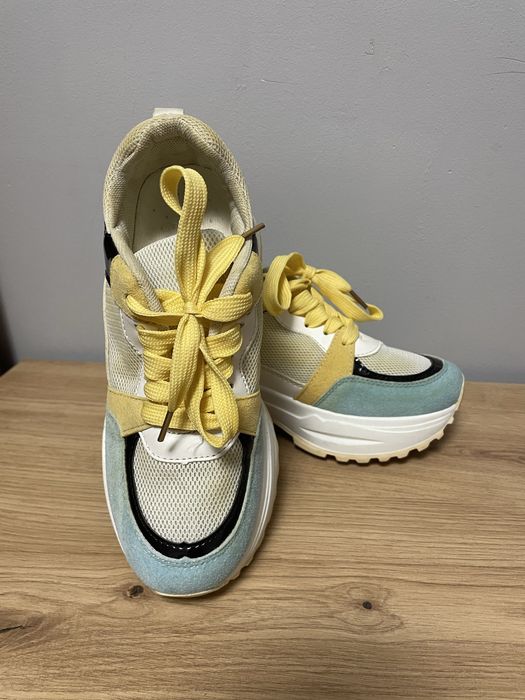 Кросівки жіночі 37 розмір