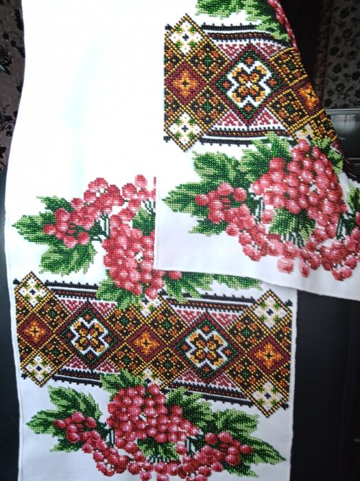 Весільний рушник вишитий чеським бісером