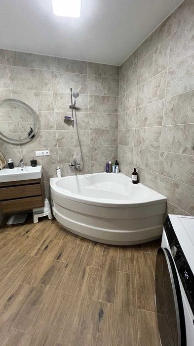 Без%  Продам простору 4х кім кв 125, 5м2  по вул. Вишняківська 13.