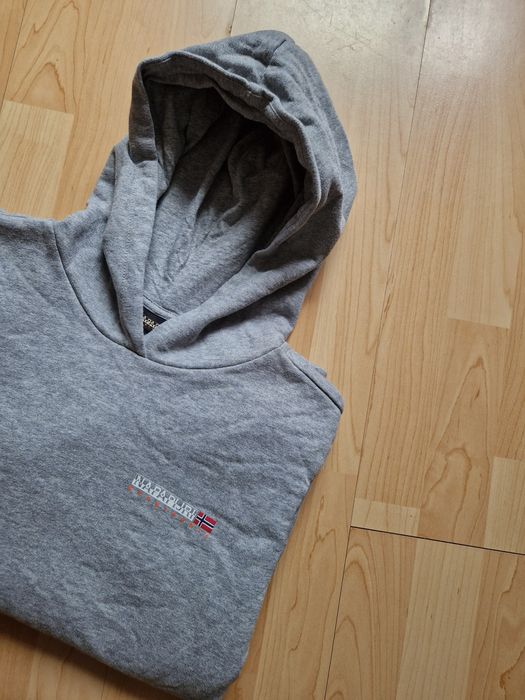 Bluza Napapijri
Rozmiar: M(16/170)
Wymiary:
Szerokość mierzona pod pac