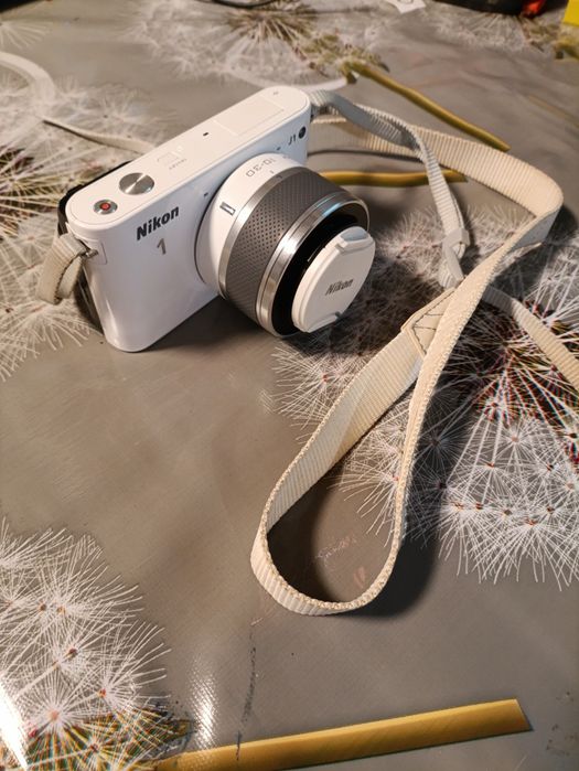 Фотоапарат Nikon 1 J 1