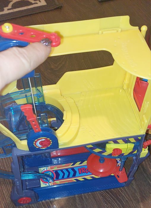 Super things heroses headquarters