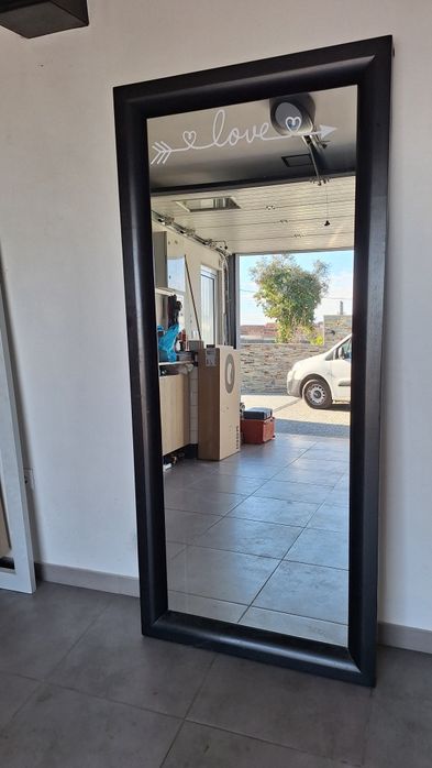 Vendo espelho com moldura em madeira