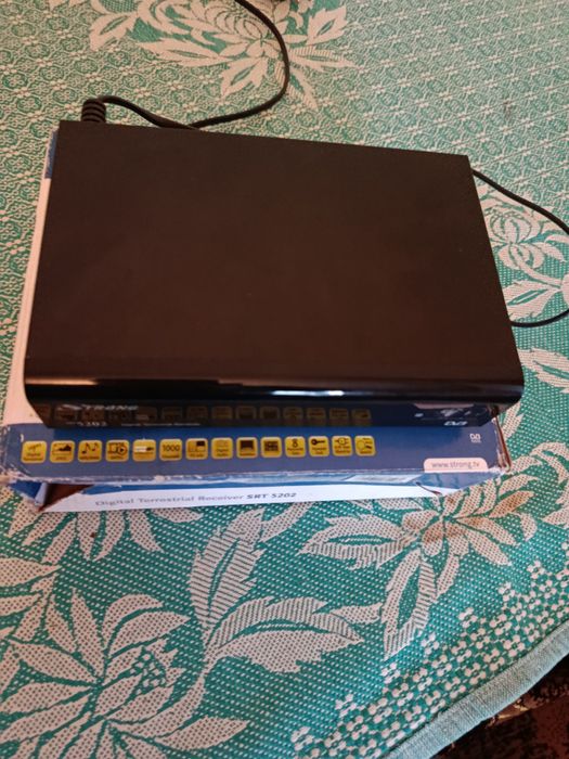 Ефірний тюнер Strong SRT 5202