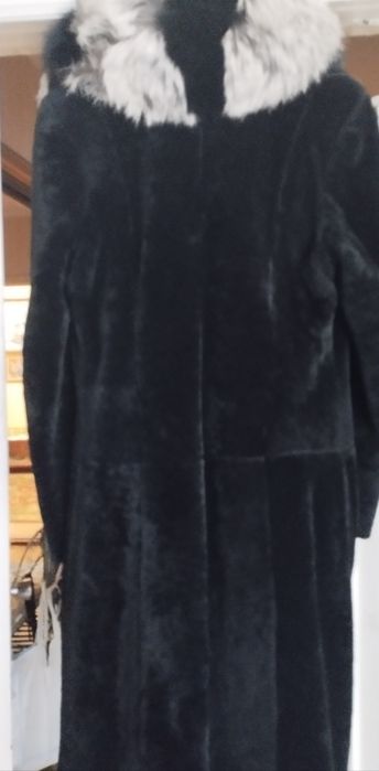 Шуба стриженный мутон с чернобуркой.