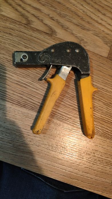 Пістолет (Заклепочник) для дюбелів "Моллі"