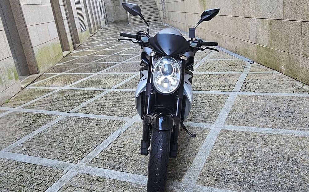 MV Augusta Brutale 990R - 140 cv - 8000km - 2010